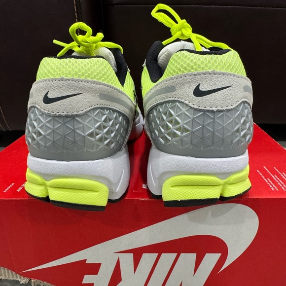 Size 11 - Nike Air Zoom Vomero 5 Life Lime - Picture 3 of 6